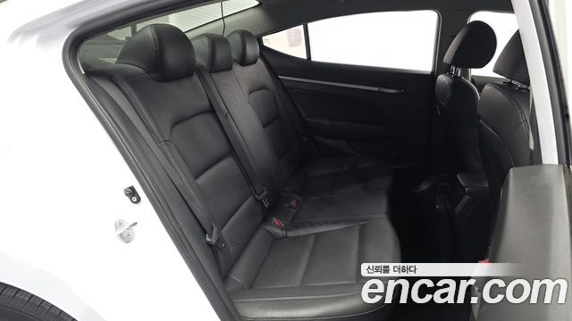 Hyundai AVANTE 2020 — photo 12