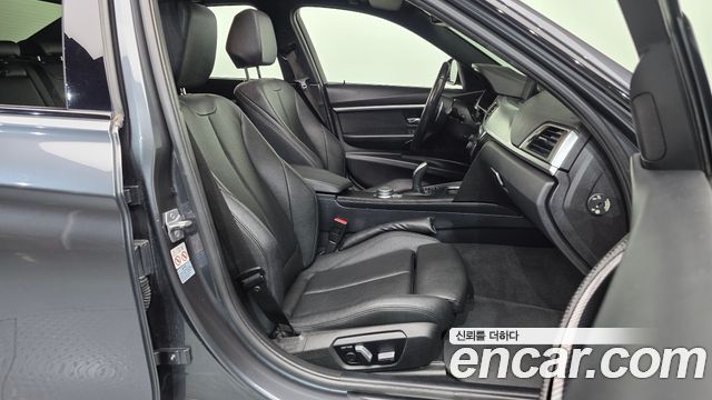 BMW 3-Series 2018 — photo 11