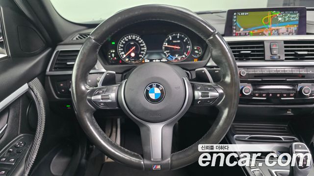 BMW 3-Series 2018 — photo 13