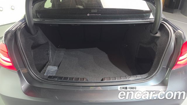 BMW 3-Series 2018 — photo 20