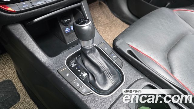 Hyundai i30 2018 — photo 9