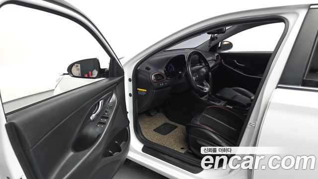 Hyundai i30 2018 — photo 10