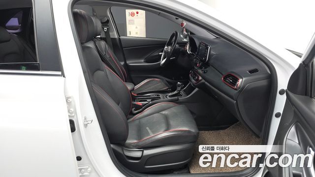 Hyundai i30 2018 — photo 11