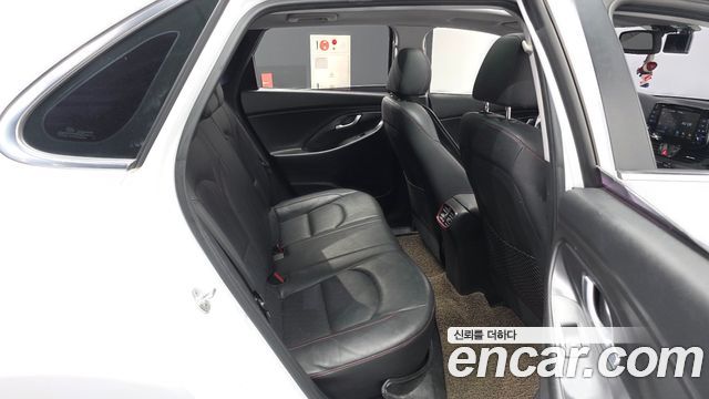 Hyundai i30 2018 — photo 12