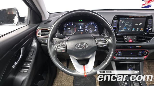 Hyundai i30 2018 — photo 13