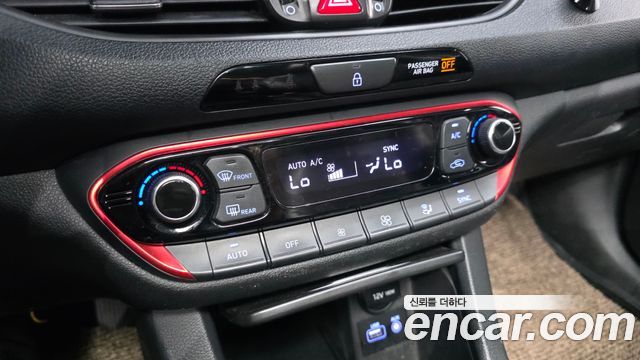 Hyundai i30 2018 — photo 16