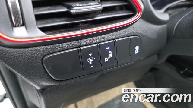 Hyundai i30 2018 — photo 18