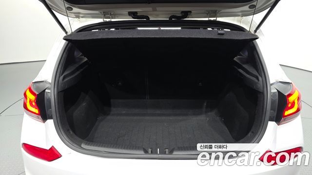 Hyundai i30 2018 — photo 20
