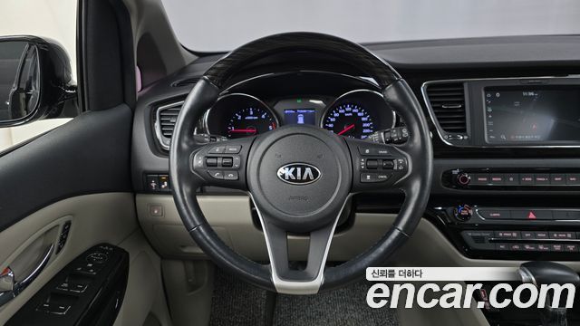 Kia Canival 2020 — photo 16