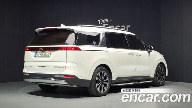 Kia Canival 2021 — photo 2