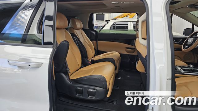 Kia Canival 2021 — photo 17