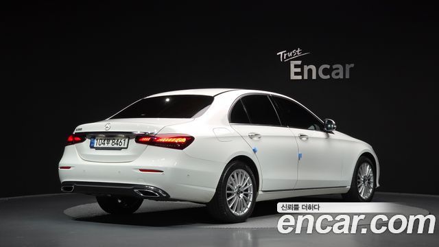 Mercedes-Benz E-Class 2022 — photo 2