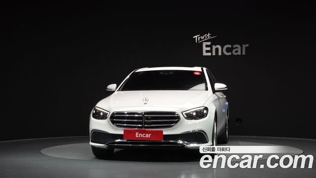 Mercedes-Benz E-Class 2022 — photo 3