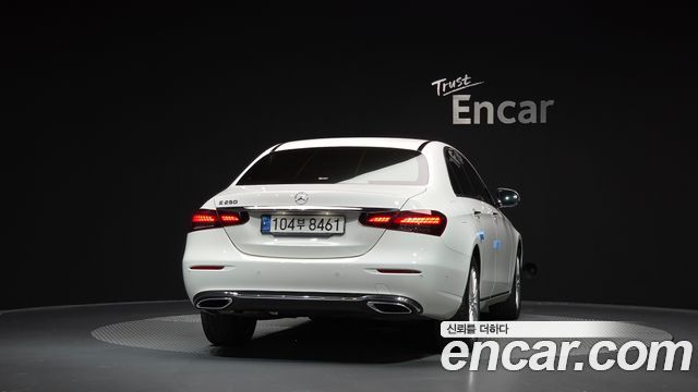 Mercedes-Benz E-Class 2022 — photo 4