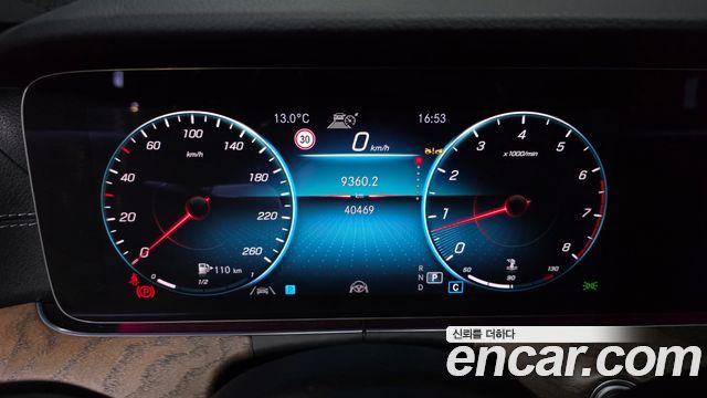 Mercedes-Benz E-Class 2022 — photo 11