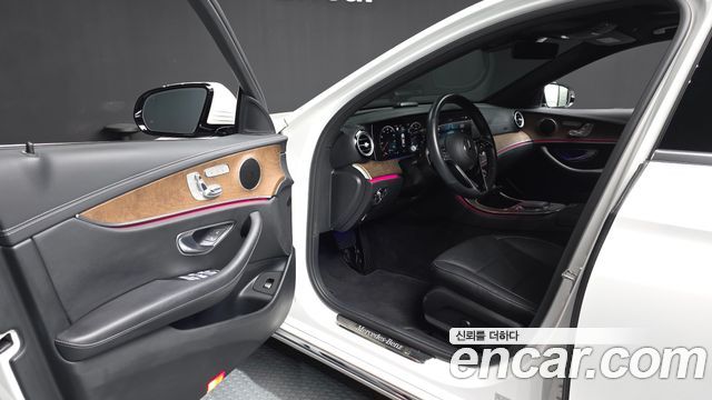 Mercedes-Benz E-Class 2022 — photo 13