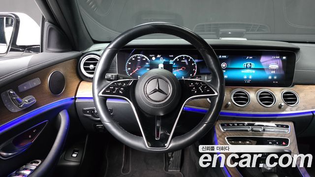 Mercedes-Benz E-Class 2022 — photo 19