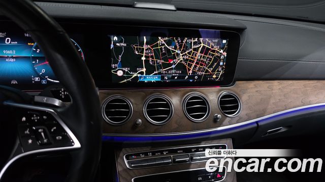 Mercedes-Benz E-Class 2022 — photo 20