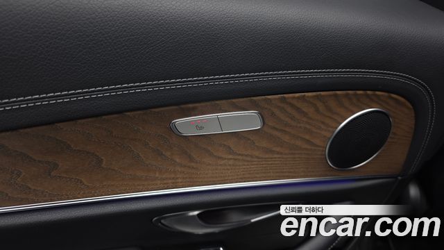 Mercedes-Benz E-Class 2022 — photo 24