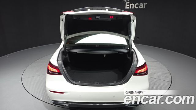 Mercedes-Benz E-Class 2022 — photo 26