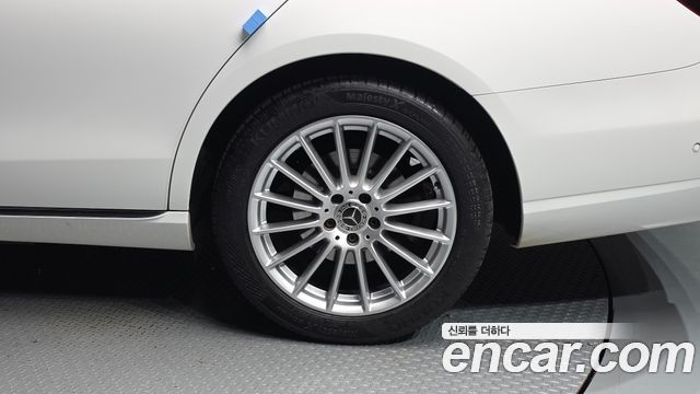 Mercedes-Benz E-Class 2022 — photo 7