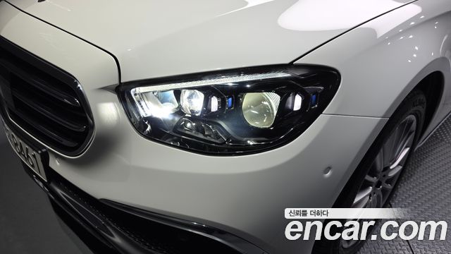 Mercedes-Benz E-Class 2022 — photo 8