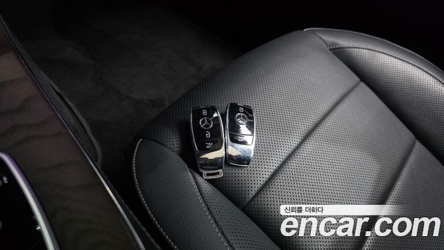 Mercedes-Benz E-Class 2022 — photo 27