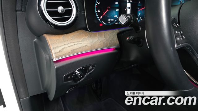 Mercedes-Benz E-Class 2022 — photo 28