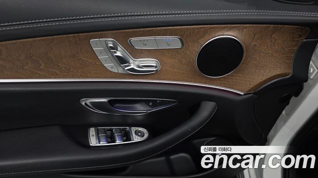 Mercedes-Benz E-Class 2022 — photo 29