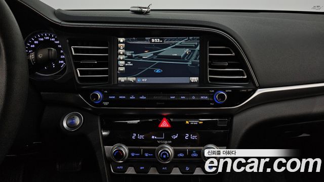 Hyundai AVANTE 2020 — photo 13