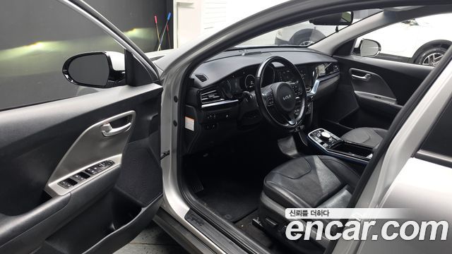 Kia Niro 2023 — photo 13