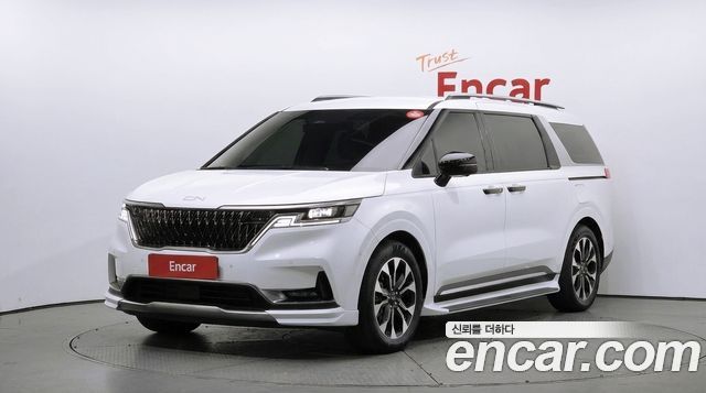 Kia Canival 2023 — photo 1