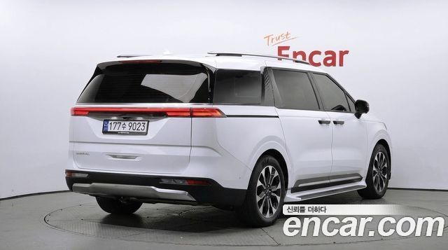Kia Canival 2023 — photo 2