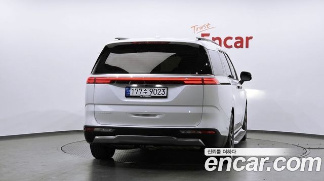 Kia Canival 2023 — photo 4