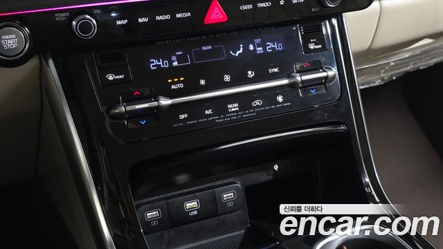 Kia Canival 2023 — photo 24