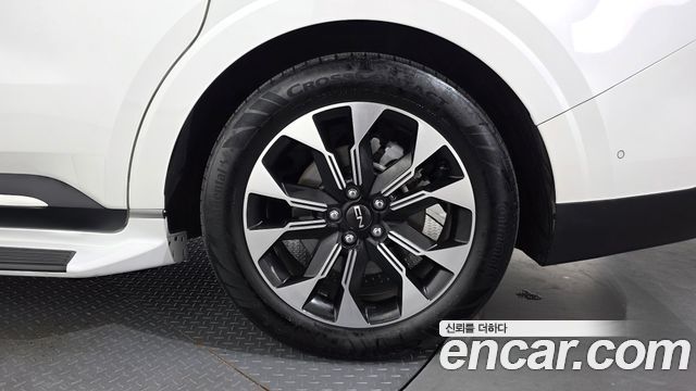 Kia Canival 2023 — photo 7
