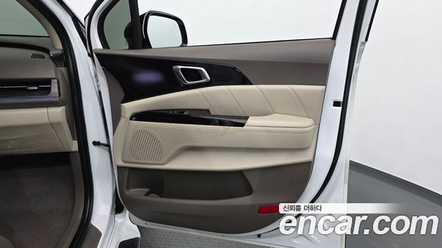 Kia Canival 2023 — photo 15