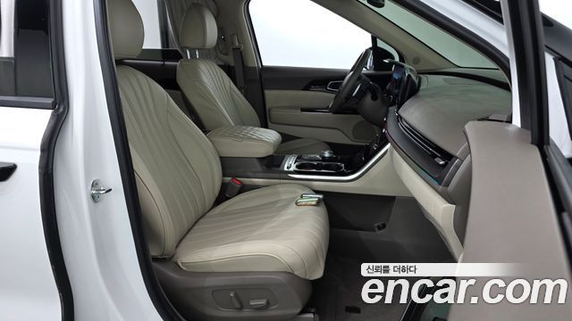 Kia Canival 2023 — photo 16