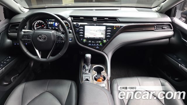 Toyota Camry 2019 — photo 10