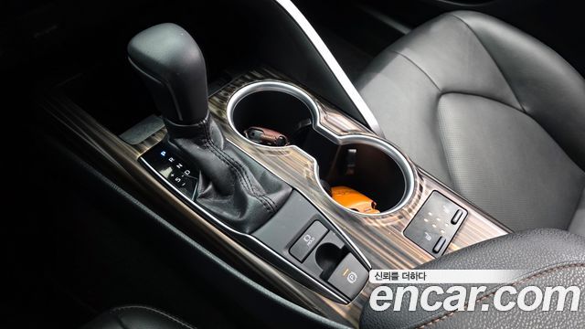 Toyota Camry 2019 — photo 12