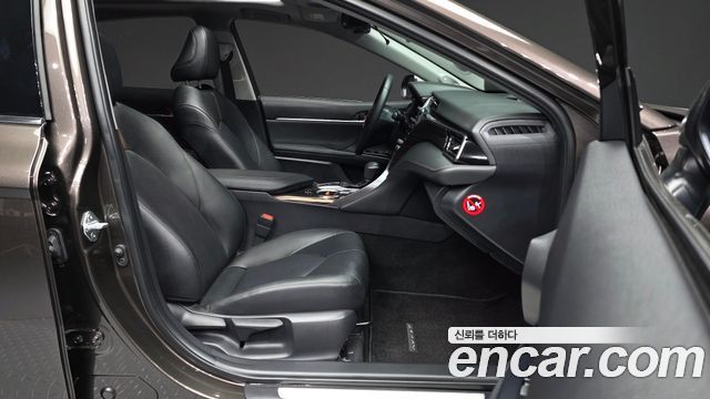 Toyota Camry 2019 — photo 17