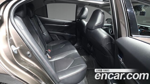 Toyota Camry 2019 — photo 18