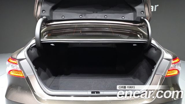 Toyota Camry 2019 — photo 26