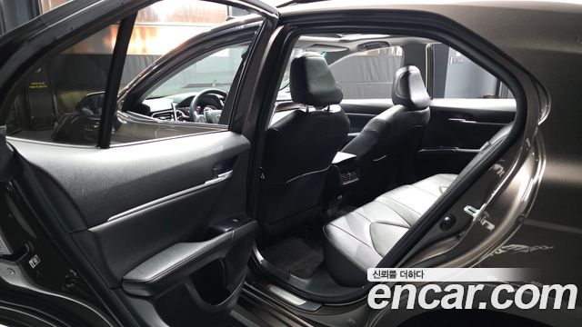 Toyota Camry 2019 — photo 16