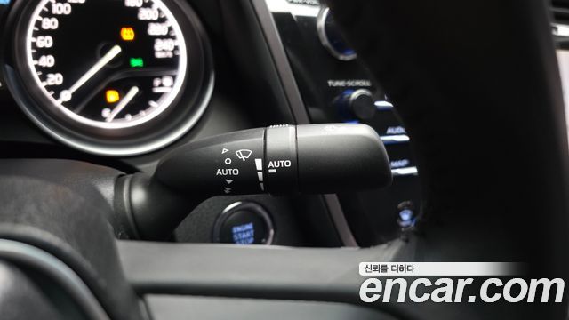 Toyota Camry 2019 — photo 28