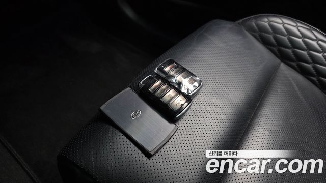 Kia K7 2017 — photo 16
