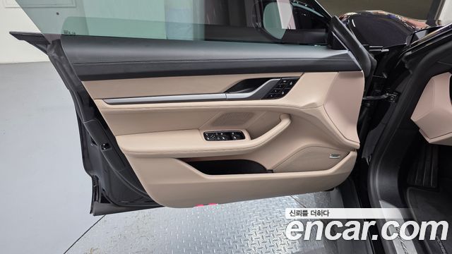 Porsche Taycan 2025 — photo 14