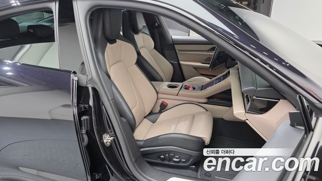 Porsche Taycan 2025 — photo 16