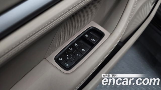 Porsche Taycan 2025 — photo 28