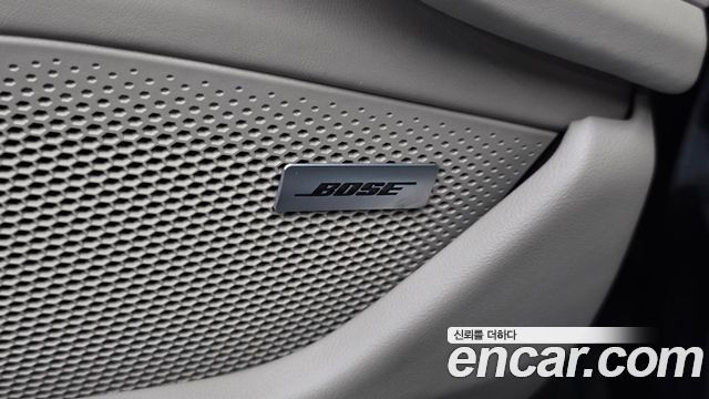 Porsche Taycan 2025 — photo 29